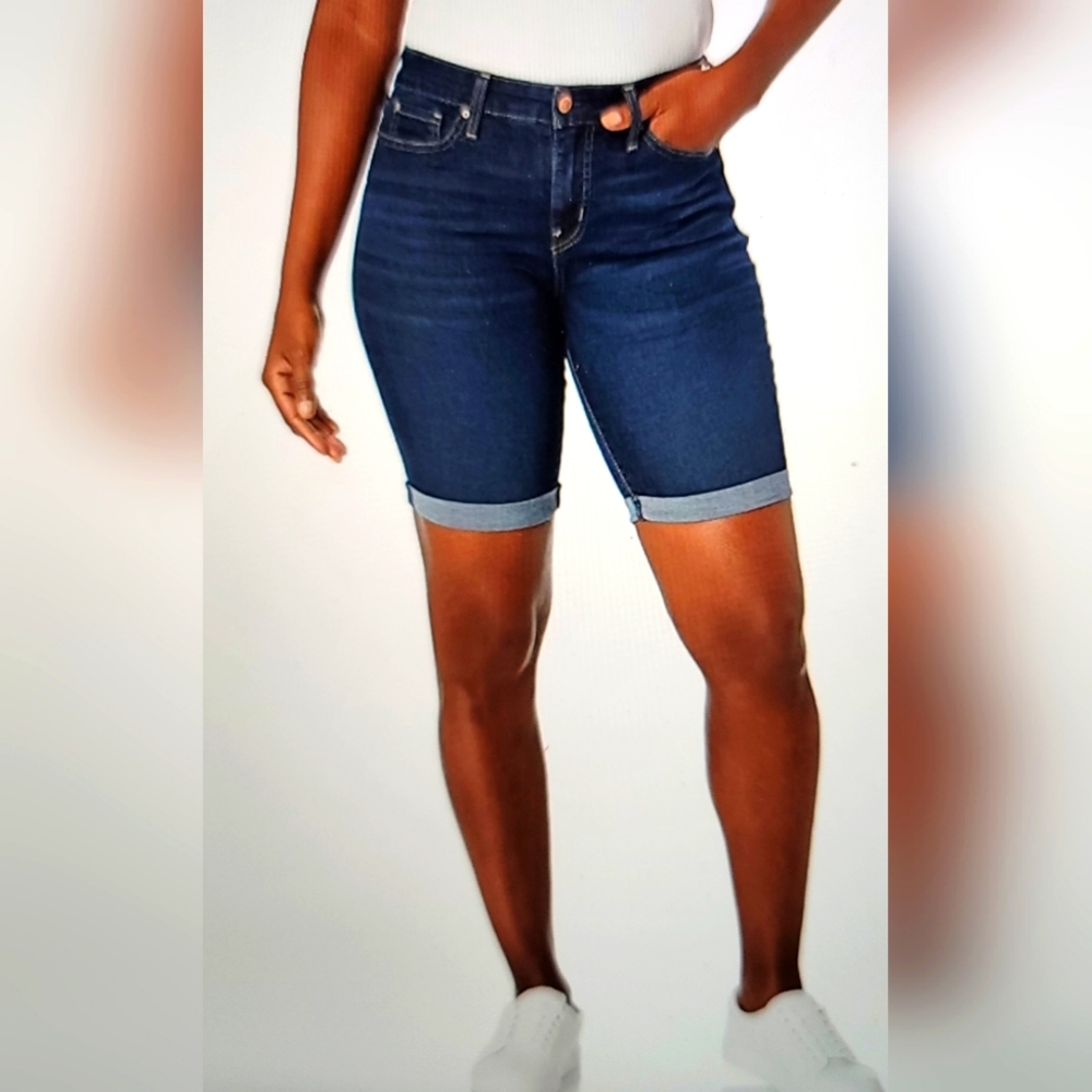 NWT Signature Bermuda Shorts Levi Strauss Size 18